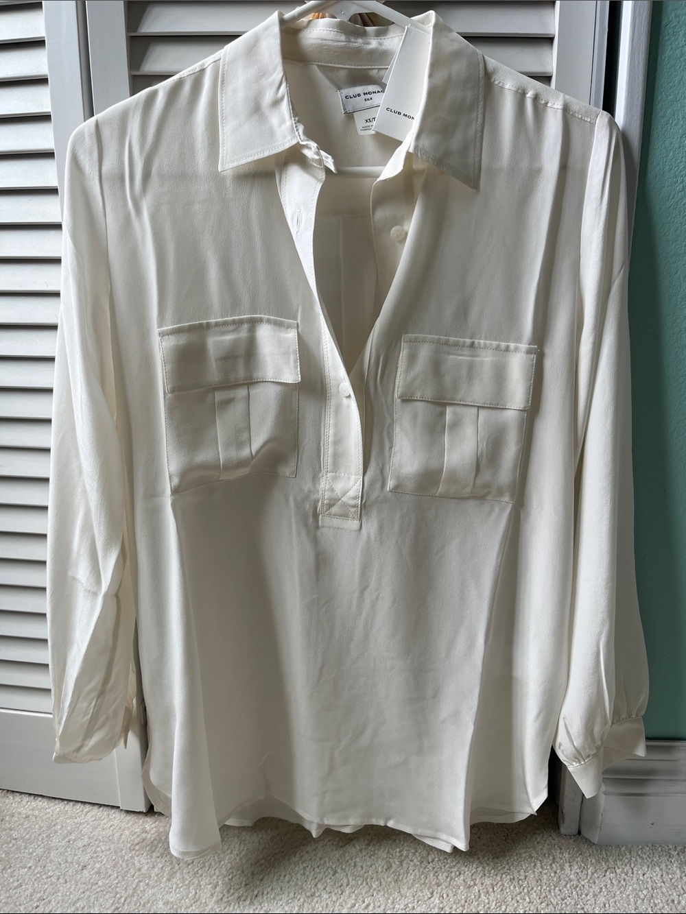 NWT Club Monaco White Cream Lightweight 100% Silk long sleeve top, size XS